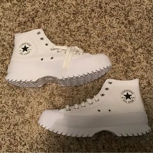 NWOT white high top chuck Taylor converse